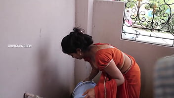 village aunty saree open outdoor pee