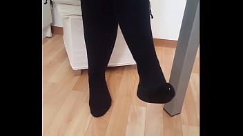womens candid feet legs