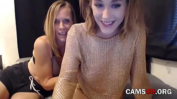 naked nesaporn mother and daughters stripping