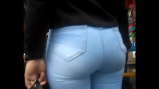 nice ass in tight short geirl