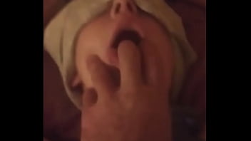 hotntube blindfold gf tricked