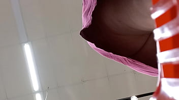 looking upskirt