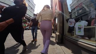 mujeres agarrando pitos en la calle porn