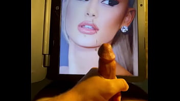 ariana grande cum nesaporn