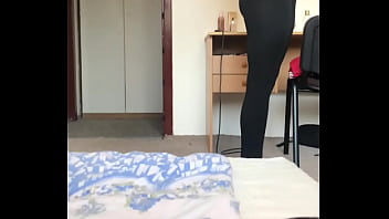 teen in leggings jiggle