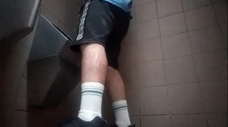 peeing_in_extreme_public