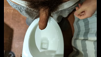 bangladase mayadar toilet pissing